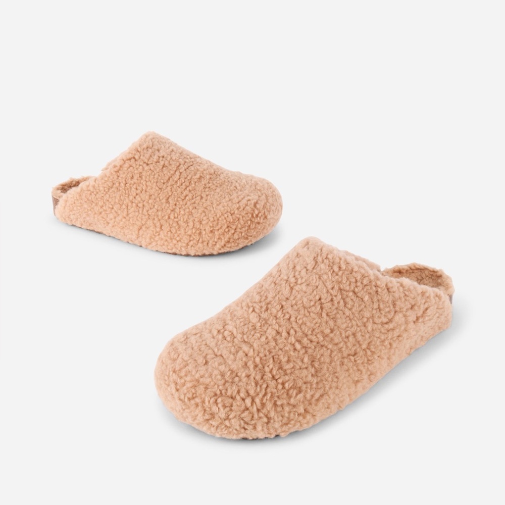 759 NWT Intentionally Blank Sherpa Clogs Cozy Tan Fleece Slippers Mules Size 7